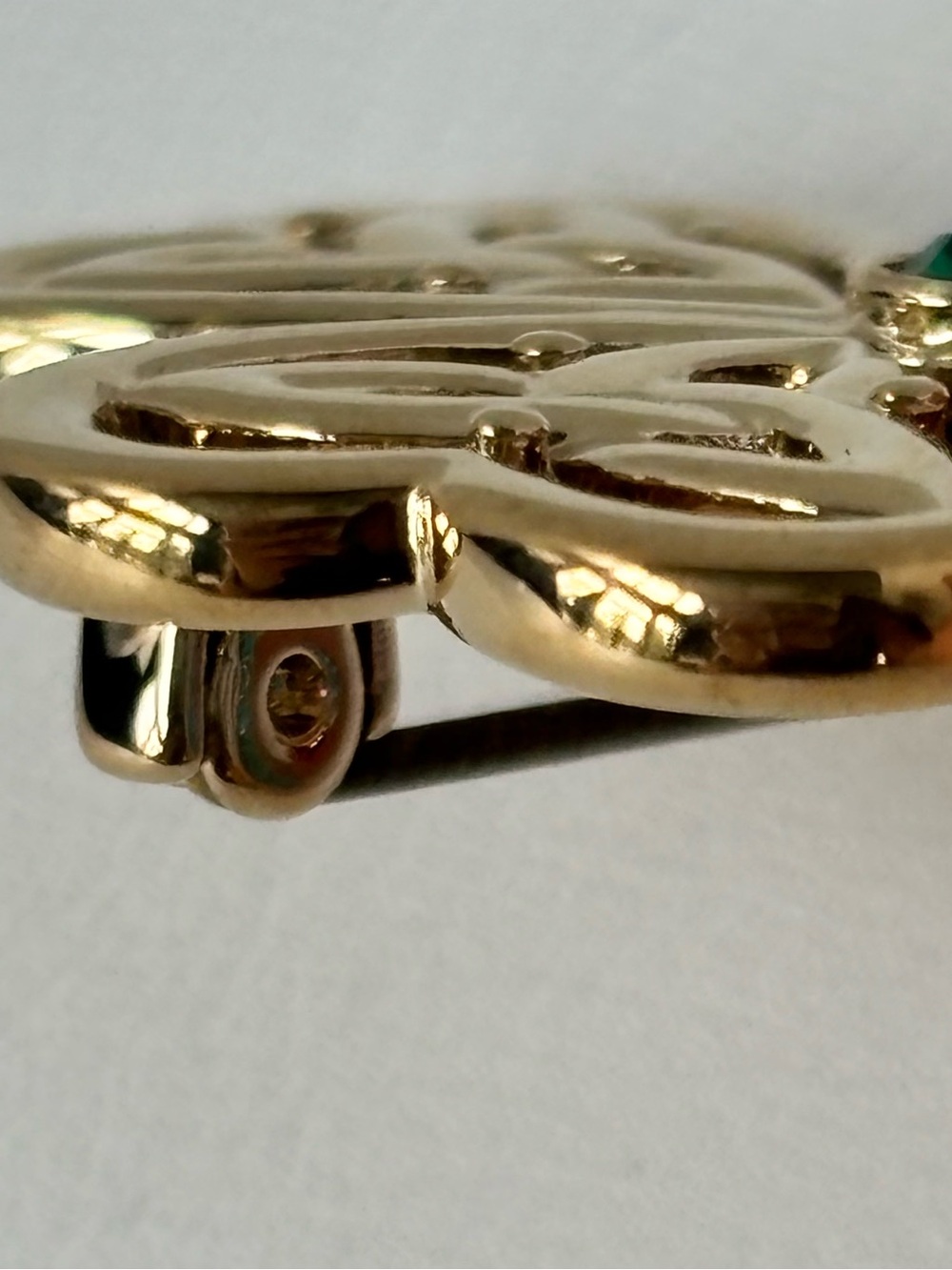 18K Gold Plated Shamrock  Brooch with Trinity Knot Leaves and Green Stone - Picture 11 of 12